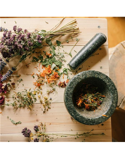 17.09 altes Kräuterwissen - Kräuterverarveitung nach Rezepten mit sehr langer Tradition