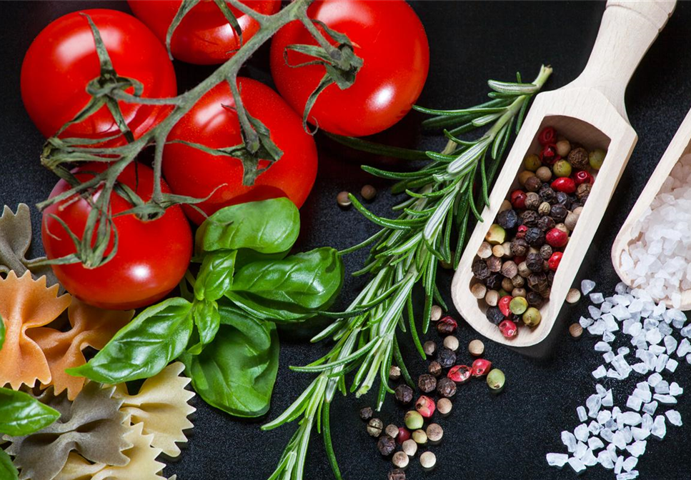 KüCHENKRäUTER UND IHR EINSATZ KüCHENKRäUTER UND IHR EINSATZ